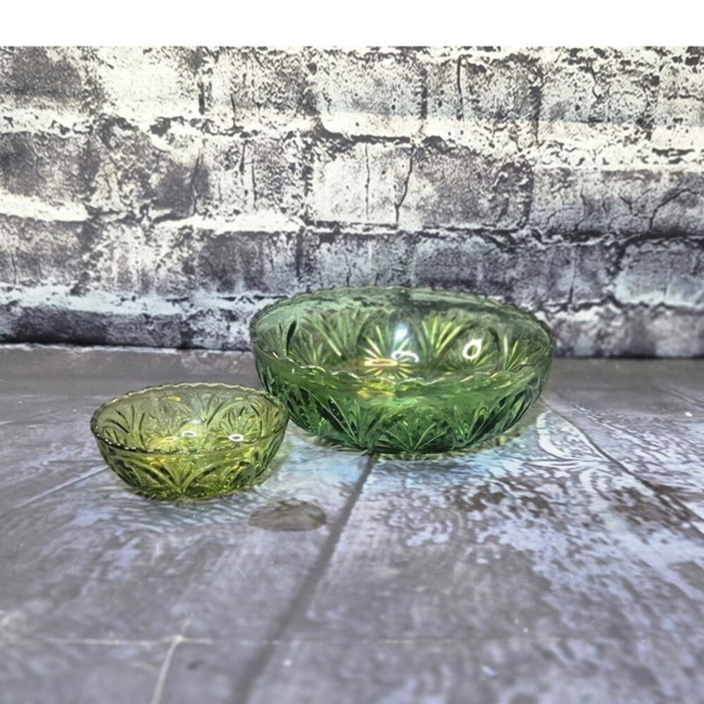 Vintage Anchor Hocking Starburst Pattern Set of 2 Green Serving Bowls